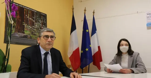 photo  gérard lambert, maire de teloché a présenté cette semaine ses vœux à la population sous forme d’interview et face caméra, en tête à tête avec margot, élue du conseil municipal jeunes.  &copy;  le maine libre 