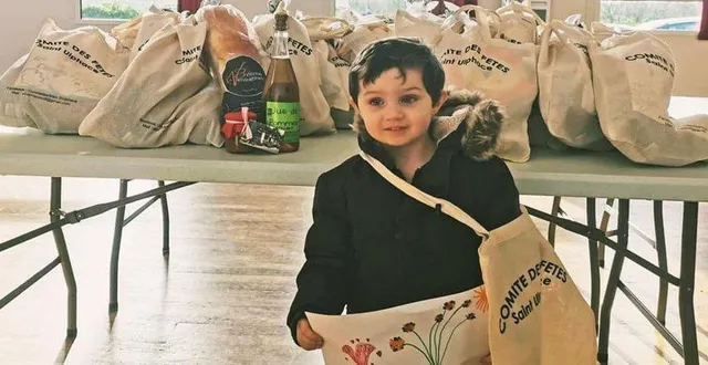 photo  le jeune even brepson, fils de david, a, lui aussi, pris très à cœur cette mission d’apporter du bonheur…  &copy;  le maine libre 