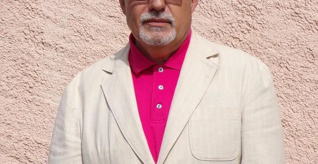 photo  jean gouband, maire depuis une année, a plusieurs projets sur son bureau.  &copy;  le maine libre 