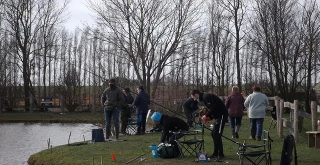 photo  les pêcheurs étaient ravis de retrouver le plan d’eau.  &copy;  le maine libre 