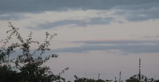photo  un mât de mesure de 105 m de haut a été installé dans le bois de la frogerie, entre la chapelle-aux-choux et villiers-au-bouin.  &copy;  le maine libre 