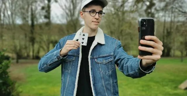 photo  originaire de saint-hilaire-le-châtel (orne), achille breux réalise ses tours de magie sur tiktok depuis juin 2019.  &copy;  ouest-france 