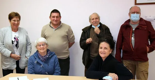 photo  de gauche à droite, catherine vignault, sylvie chauvelié, jean noël dronne, manuéla delva, jean-paul berthet et philippe hostens.  &copy;  le maine libre 