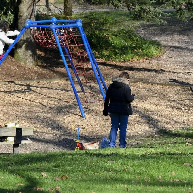photo au parc banjan, aussi, les manceaux ont profité du soleil.  ©  yvon loue - le maine libre