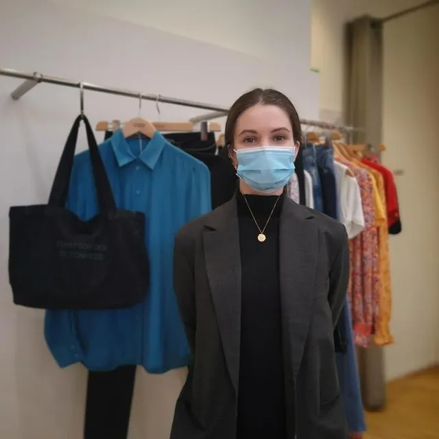 photo anna drouaud, conseillère de ventes au comptoir des cotonniers, rue marchande.  ©  le maine libre