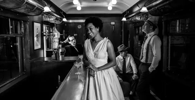 photo  march mallow nous plonge allègrement dans l’ambiance « noir et blanc » feutrée des clubs de jazz des années 1950.  &copy;  julien leguay 