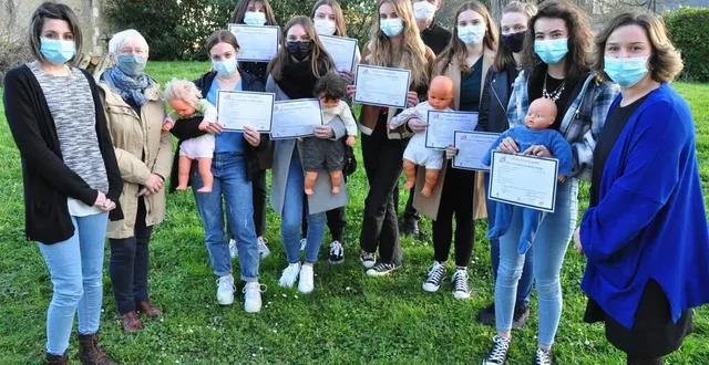 photo  huit jeunes filles ont suivi cette formation de deux jours dispensée à l’espace gambetta.  &copy;  le maine libre 
