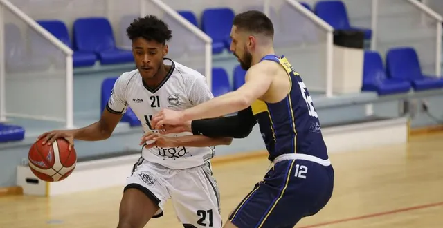 photo  minfir et les rennais n’ont pas trouvé la solution face aux tourangeaux.  &copy;  archives julien kammerer 