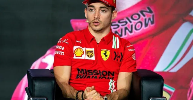 photo  charles leclerc regarde le projet le mans de ferrari avec beaucoup d’intérêt.  &copy;  ferrari 