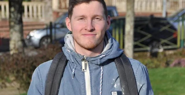 photo  médérick aubin a retrouvé le chemin de l’emploi en bénéficiant d’un contrat aidé avec les établissements gérault, une entreprise de menuiserie installée à la lande-patry, dans l’orne.  &copy;  ouest-france 