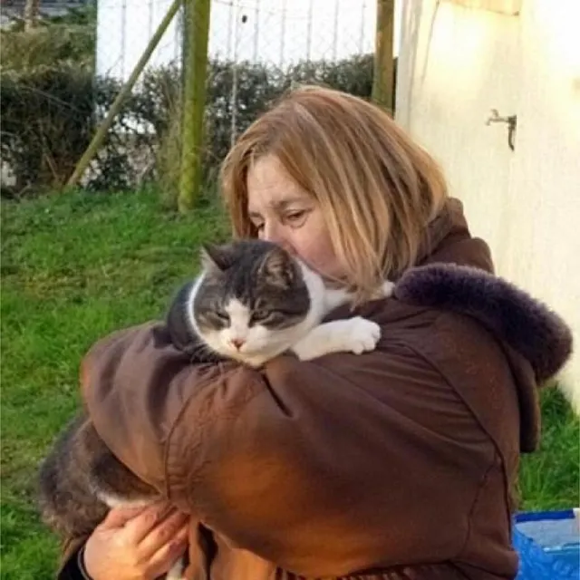 photo chantal guilbert avec son chat, mimine, se mobilise pour la stérilisation des chats errants.  ©  ouest-france