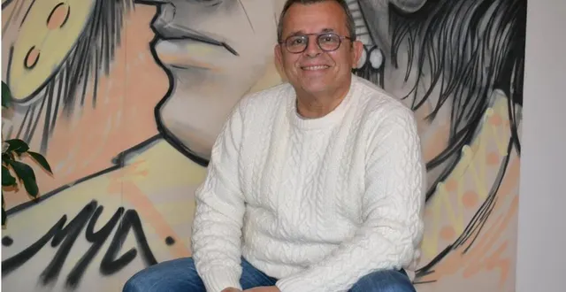 photo  à 60 ans, jean lemoro, le créateur des tipis du bonheur de vivre à brûlon, vient d’écrire un deuxième livre très personnel.  &copy;  le maine libre 