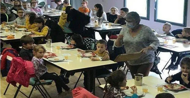 photo  grâce au plan de relance de l’état, la cantine scolaire va bénéficier de subventions pour promouvoir les produits locaux et lutter contre le gaspillage alimentaire.  &copy;  ouest-france 