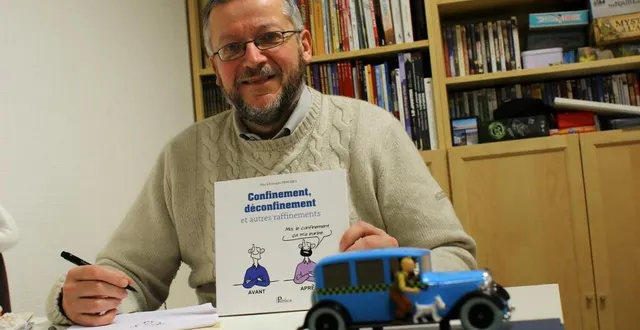 photo  le père christophe peschet, dans son bureau, à la maison diocésaine de flers.  &copy;  archives ouest-france 