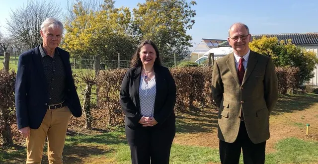 photo  de gauche à droite : joël méténier, catherine paineau et fabien lorne.  &copy;  dr 