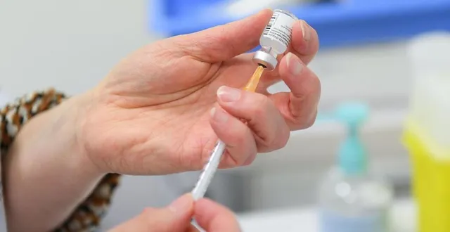 photo  quelque 222 injections par semaine de vaccin pfizer seront administrées au centre de vaccination de la ferté-bernard.  &copy;  archives le courrier de l’ouest – josselin clair 