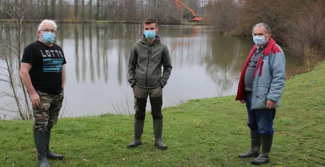 photo  christian bisson, président, romain touchard, jeune membre du bureau et bernard guéranger, vice-président, sont venus jeudi, s’assurer du bon état des berges du plan d’eau de saint-rémy-du-val avant son ouverture à la pêche.  &copy;  ouest-france 