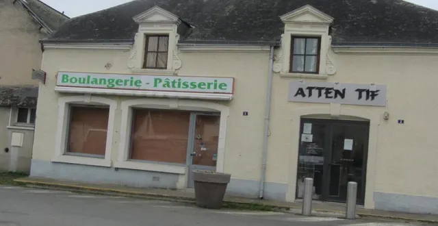 photo  la commune a acquis le bâtiment de la boulangerie et du salon de coiffure.  &copy;  ouest-france 