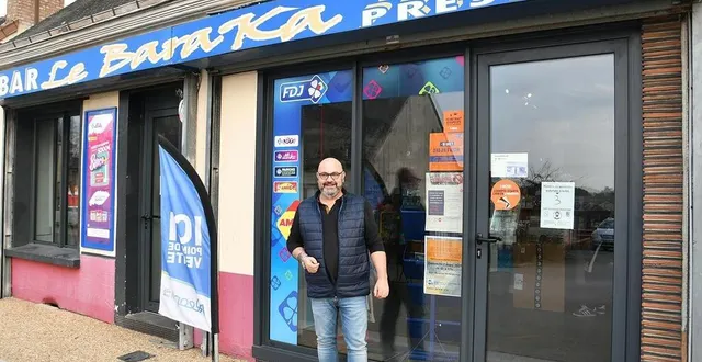 photo  johann coussine, qui tient « le baraka », nouveau centre de paiement des factures publiques à brette-les-pins.  &copy;  le maine libre 