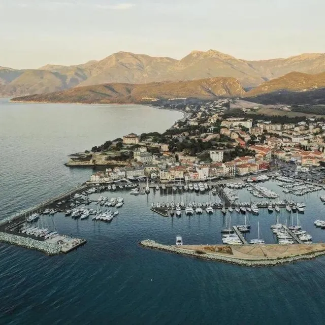photo saint-florent et sa citadelle génoise.  ©  morgane production / france televisions