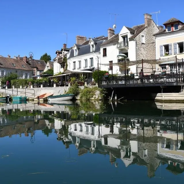 photo les charmantes berges de samois-sur-seine.  ©  morgane production / france televisions