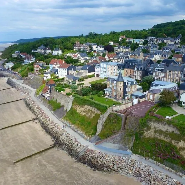 photo villerville aussi connue par les cinéphiles sous le nom de tigreville.  ©  morgane production / france televisions