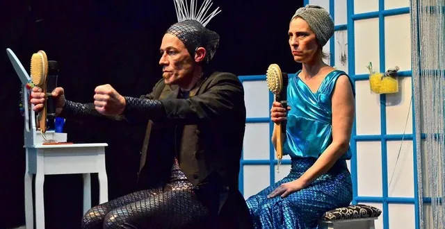 photo  « récital au gasoil », le nouveau spectacle de la compagnie cirque d’anges heureux.  &copy;  serge auvitu 