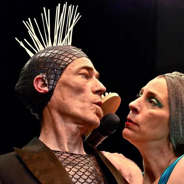 photo sterenn martin et yannis cormier, simone et didier dans « récital au gasoil », explorent une nouvelle facette de leur talent. yannis carmier est passé par l’école annie fratellini à paris puis l’école nationale de cirque de montréal. sterenn martin par l’institut national supérieur des arts du spectacle à bruxelles.  ©  serge auvitu