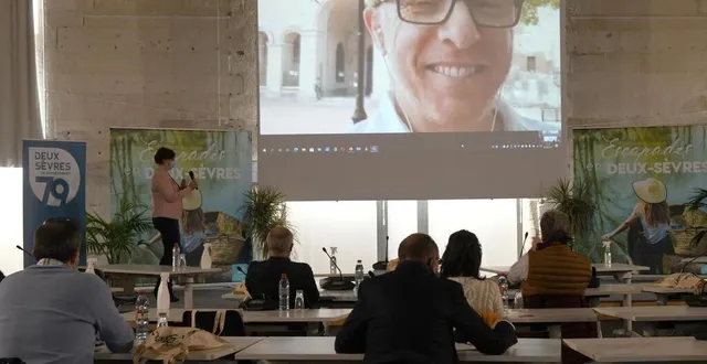 photo  niort, mardi 9 mars. au conseil départemental, avant-première de l’émission echappées belles en deux-sèvres avec jerôme pitorin en visio.  &copy;  co - marie delage 