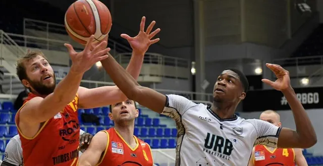 photo  youri morose et les rennais ont eu du mal à se défaire des tarbais.  &copy;  jocelyne régent 