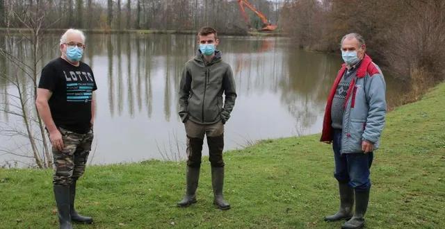 photo  christian bisson, président, romain touchard, jeune membre du bureau et bernard guéranger, vice-président, sont venus jeudi, s’assurer du bon état des berges de l’étang de saint-rémy-du-val avant l’ouverture de la pêche.  &copy;  le maine libre 