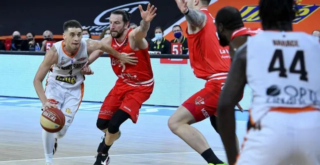 photo  le msb est tombé d’un petit point contre bourg.  &copy;  le maine libre – yvon loue 