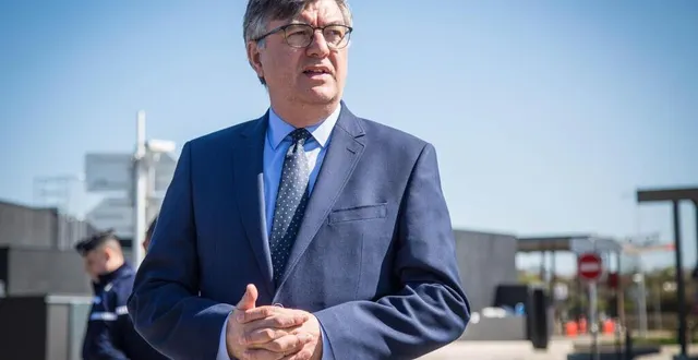photo  patrick dallennes, le préfet la sarthe se réjouit de la publication du décret qui autorise les pompiers formés à vacciner le public.  &copy;  archives le maine libre – clément szczuczynski 