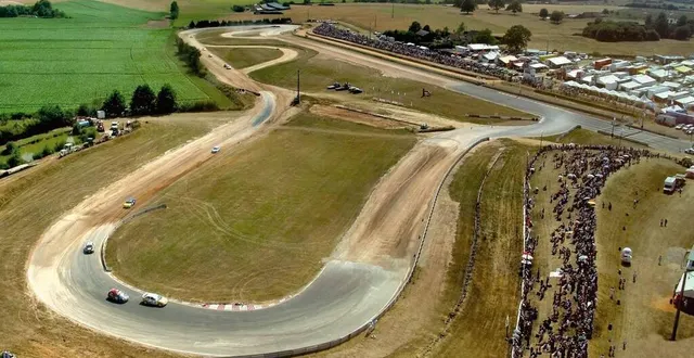 photo  le circuit de lavaré (65 % de terre et 35 % d’asphalte) a connu quelques modifications depuis les années 2000.  &copy;  archives photos le maine libre 