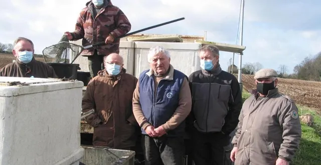 photo  un lâcher de truites avait lieu jeudi à la vieille-poste.  &copy;  ouest-france 