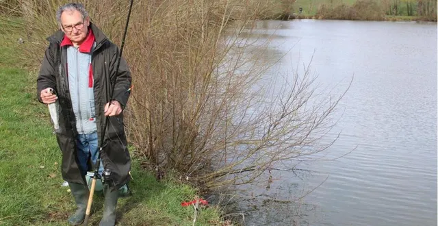 photo  bernard guéranger, vice-président, n’est pas reparti bredouille de l’étang de saint-rémy-du-val.  &copy;  le maine libre 