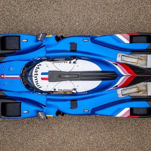 Première course, le 1er mai à Spa. Alpine photo première course, le 1er mai à spa. © alpine