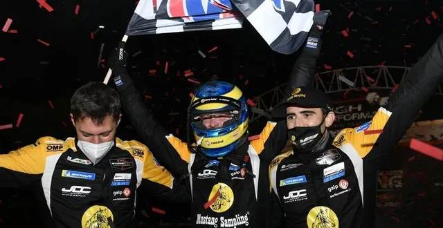 photo  scène de joie sur le podium d’arrivée pour l’équipage de la cadillac du jdc-miller motorsports : loïc duval – sébastien bourdais – tristan vautier.  &copy;  lat images – levitt 