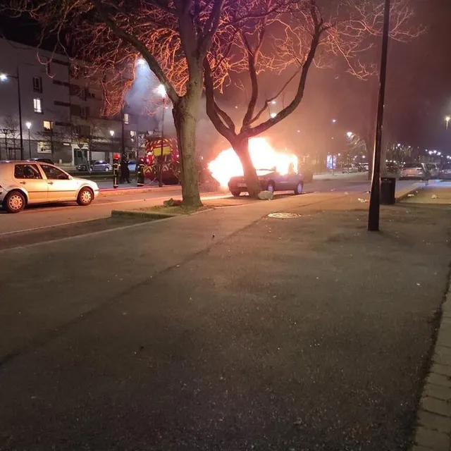 photo une voiture a été incendiée dimanche 21 mars 2021 dans le quartier de perseigne.  ©  dr