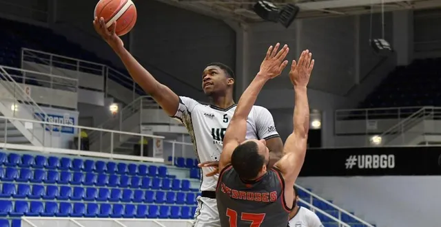 photo  youri morose et l’union rennes sont en pleine forme en championnat.  &copy;  jocelyne regent 