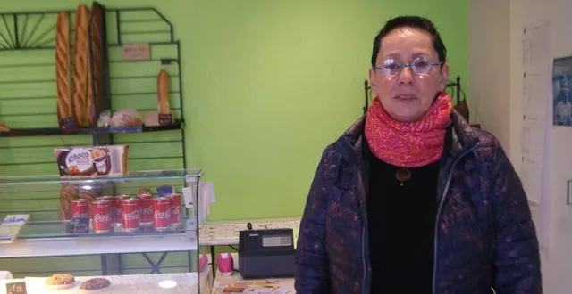 photo  catherine moulin vend le fonds de commerce de ce bar épicerie depuis longtemps dans sa famille.  &copy;  ouest-france 