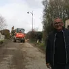 photo le maire, hervé borderie, sur la route en travaux du mont cerisy.