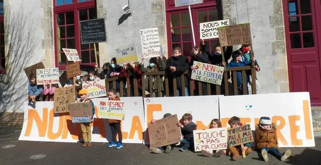 photo  « arrêtez de nous compter, on n’est pas des moutons » entendait-on clamer dans le cortège des enfants..  &copy;  le maine libre 
