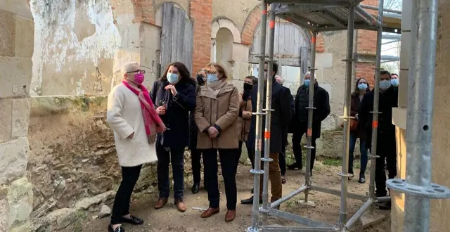 photo  françoise gatel, présidente de l’association petites cités de caractère de france, en visite vendredi soir au lude, a découvert les richesses patrimoniales de la commune.  &copy;  ouest-france 