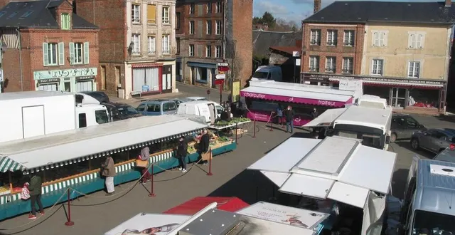 photo  la place du marché était déjà bien garnie samedi dernier.  &copy;  ouest-france 