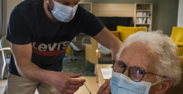 photo  le mans, mercredi 24 mars 2021. les résidents de la résidence services séniors le vallon des bois ont reçu leur première dose du vaccin moderna. ?  &copy;  photo le maine libre – denis lambert 