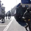 photo des militaires ont pris position dans les rues du bourg.