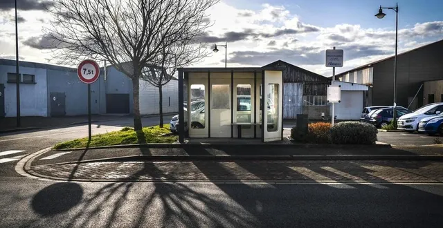 photo  c’est à cet arrêt de car, à la trugalle, que jenifer a dû s’arrêter en pleine nuit.  &copy;  archives 