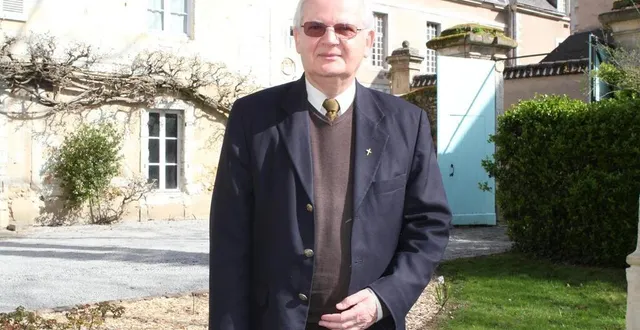 photo  le père françois cléret dit s’adapter positivement au contexte lié à la crise sanitaire du covid-19.  &copy;  le maine libre 