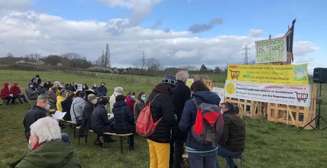 photo  une soixantaine de personnes ont assisté à la réunion publique organisée ce samedi 27 mars 2021 par les riverains et amis de béner.  &copy;  photo le maine libre 